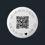 Chapa Redonda De 5 Cm Minimalista Comprar A La Novia Una Bebida Código Q<br><div class="desc">Diseño moderno y elegante impreso Minimalista ¡Cómprate el botón de la novia una bebida QR Code que se puede personalizar con tu texto! Haga clic en el botón "Personalizar" y utilice nuestra herramienta de diseño para modificar esta plantilla. Visita la tienda de Diseño de Arte Gráfico para ver otros productos...</div>