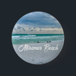 Chapa Redonda De 5 Cm Miramar Beach Florida Hermosas vacaciones Keepsake<br><div class="desc">Un botón de la hermosa playa Miramar Beach Florida. Fantástica fotografía de costa esmeralda de los sandpipers en el borde de las olas del océano en la arena. En verano,  Destin es un recuerdo de la bonito junto al mar.</div>