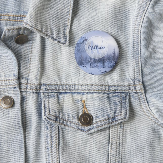 Chapa Redonda De 5 Cm Monograma de niebla del bosque de abeto de inviern (In situ)