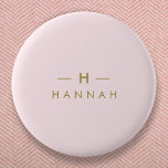 Chapa Redonda De 5 Cm Monograma Rubor Pink | Elegante Minimalista de oro<br><div class="desc">Un diseño de monograma personalizado sencillo y elegante en una tipografía minimalista moderna de oro sobre un elegante fondo rosa pastel. Las iniciales y el nombre del monograma se pueden personalizar fácilmente junto con la línea de funciones para hacer un diseño tan único como usted. El regalo o accesorio perfecto...</div>