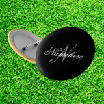 Chapa Redonda De 5 Cm Monograma único personalizado de nombre blanco y n<br><div class="desc">Diseño de monograma único personalizado en blanco y negro para cualquier persona.</div>