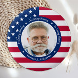 Chapa Redonda De 5 Cm Monumento conmemorativo de la foto del Personaliza<br><div class="desc">Honra a tu ser querido con un botón de memoria de fotos de un personalizado patriótico. Este único botón de conmemoración militar es el regalo perfecto para usted, familia o amigos, para rendir homenaje a un veterano militar, soldado militar, ejército, marines o soldado caído. Este monumento conmemorativo patriótico cuenta con...</div>