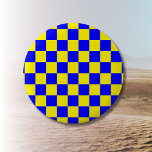 Chapa Redonda De 5 Cm Neon Blue Yellow Checkered Checkerboard Vintage<br><div class="desc">Tablero de verificación de color azul neón y amarillo | Vintage | Clásica | Trendy | Elegante | Moda | Mínimo</div>
