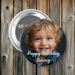 Chapa Redonda De 5 Cm Nombre y foto de cumpleaños feliz y personalizado<br><div class="desc">Personalice el botón de cumpleaños de este niño agregando la imagen y el nombre de su hijo a este botón Feliz Cumpleaños en el área del personalizar.</div>