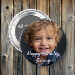Chapa Redonda De 5 Cm Nombre y foto de cumpleaños feliz y personalizado<br><div class="desc">Personalice el botón de cumpleaños de este niño agregando la imagen y el nombre de su hijo a este botón Feliz Cumpleaños en el área del personalizar.</div>