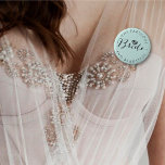Chapa Redonda De 5 Cm Novia Diamond Classic Script Boda Bridal Party<br><div class="desc">Diseñado por fat*fa*tin. Fácil de personalizar con su propio texto,  foto o imagen. Para solicitudes de personalizados,  por favor contacte directamente con fat*fa*tin. Se cobran cargos por personalizado. www.zazzle.com/fat_fa_tin www.zazzle.com/color_therapy www.zazzle.com/fatfatin_blue_knot・・・・・・・. www.zazzle.com/fatfatin_red_knot www.zazzle.com/fatfatin_mini_me www.zazzle.com/fatfatin_box</div>