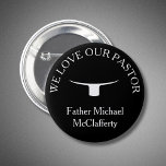 Chapa Redonda De 5 Cm Ordenación de sacerdocio Pastor Collar de Sacerdot<br><div class="desc">Este versátil alfiler, con un clásico diseño de cuello de cura, es perfecto para honrar y celebrar a los sacerdotes en cualquier ocasión especial. Ya sea por una ordenación, un aniversario, un Domingo de Sacerdocio, o simplemente como una señal de apreciación, este pin sirve como una manera significativa de reconocer...</div>