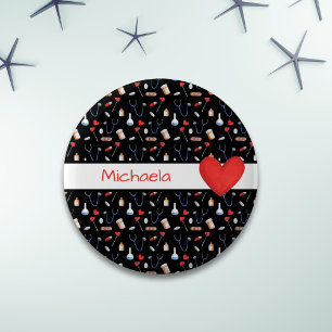 Chapa Redonda De 5 Cm Patrón de equipo médico negro Corazón rojo