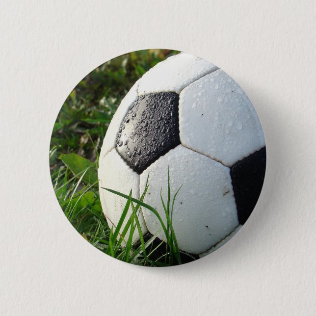 Chapa Redonda De 5 Cm Pelota de fútbol negra y blanca en verde (Anverso)