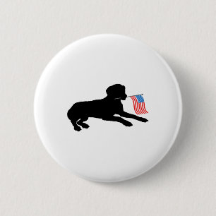 Chapa Redonda De 5 Cm Perro labrador negro sosteniendo la bandera patrió