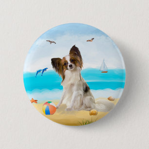 Chapa Redonda De 5 Cm Perro Papillon en la playa