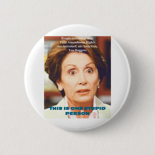 CHAPA REDONDA DE 5 CM PERSONA ESTÚPIDA DE NANCY PELOSI- UNO