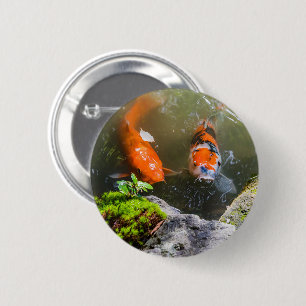 Chapa Redonda De 5 Cm Pescado de Koi en un estanque