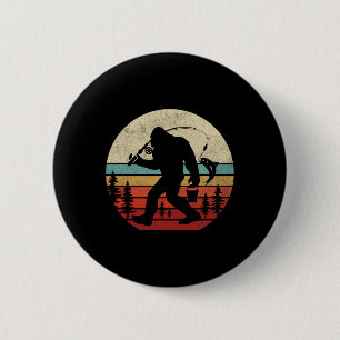 Chapa Redonda De 5 Cm Pescador de pie de playa Divertido Retro Sasquatch