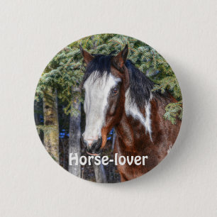 Chapa Redonda De 5 Cm Pinto Paint Stallion & Evergreen Trees