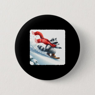 Chapa Redonda De 5 Cm Raccoon Snowboarding En Hill En Red Scarf. Snowb