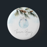 Chapa Redonda De 5 Cm Revelación de género de Team Boy Winter<br><div class="desc">Botón de revelación de género de Team Boy Winter Mostrar tu apoyo a Team Boy con este adorable botón de revelación de género de invierno. Perfecto para los fiestas de los espectáculos de invierno, este botón es un accesorio divertido y elegante para los huéspedes. El diseño duradero asegura que dure...</div>