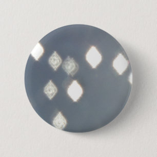 Chapa Redonda De 5 Cm Rhombusmuster auf blaugrauem Hintergrund