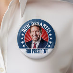 Chapa Redonda De 5 Cm Ron DeSantis para presidente 2024 - Foto de campañ<br><div class="desc">Representación de Ron DeSantis con un rayo de luz roja detrás de su cabeza y tira alrededor de la foto. Un diseño sencillo con Ron DeSantis a la presidencia. Está postulando a las primarias republicanas para las elecciones de 2024.</div>
