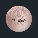 Chapa Redonda De 5 Cm Rosa purpurina de oro gotea nombre en monograma<br><div class="desc">Un fondo rosa de color dorado falso de aspecto metálico decorado con tonalidades purpurinas,  pinturas que gotean. Personalice y agregue un nombre,  sus iniciales de monograma.</div>