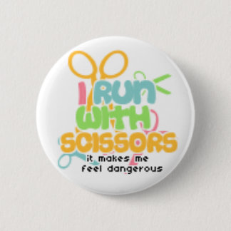 Chapa Redonda De 5 Cm Running with Scissors