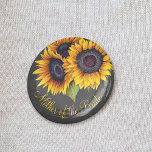 Chapa Redonda De 5 Cm Rústico girasol madre de la novia<br><div class="desc">Floral y rústica madre del botón de boda de novia con un ramo de girasoles sobre un fondo de pizarra gris oscuro.             Puede personalizarlo con su texto!</div>