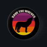 Chapa Redonda De 5 Cm Salvemos a los lobos<br><div class="desc">Salven a los lobos. Hermoso regalo de lobo para un amante de los animales que cuenta con una silueta de lobo que aullaba frente a una puesta de sol retro de bonito. Diseño activista animal para un conservacionista que respeta la vida salvaje.</div>
