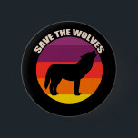 Chapa Redonda De 5 Cm Salvemos a los lobos<br><div class="desc">Salven a los lobos. Hermoso regalo de lobo para un amante de los animales que cuenta con una silueta de lobo que aullaba frente a una puesta de sol retro de bonito. Diseño activista animal para un conservacionista que respeta la vida salvaje.</div>