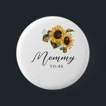 Chapa Redonda De 5 Cm Sexo neutral de Baby Shower con girasol<br><div class="desc">Botón lindo para identificar a todas las personas en la ducha de bebé con ilustracion acuarela de girasoles amarillos.</div>