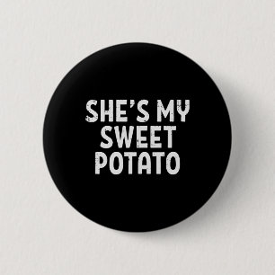 Chapa Redonda De 5 Cm Shes My Sweet Potato Mateo Parejas Acción de Graci