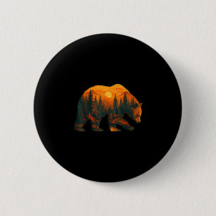 Chapa Redonda De 5 Cm Silueta de oso con paisaje forestal y puesta de so