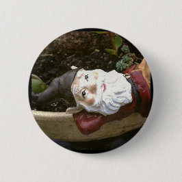 Chapa Redonda De 5 Cm Solo Chillin, un gnomo de jardín