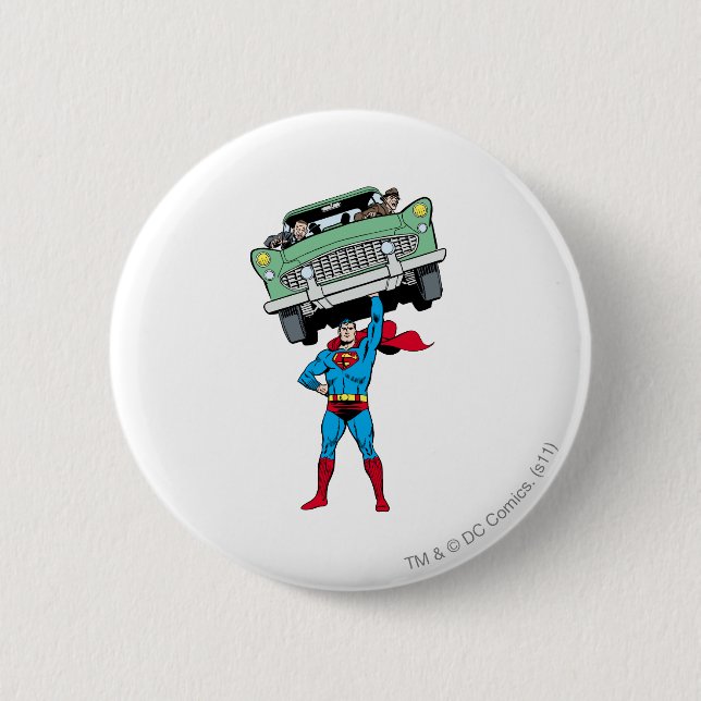 Chapa Redonda De 5 Cm Superman sostiene un auto (Anverso)
