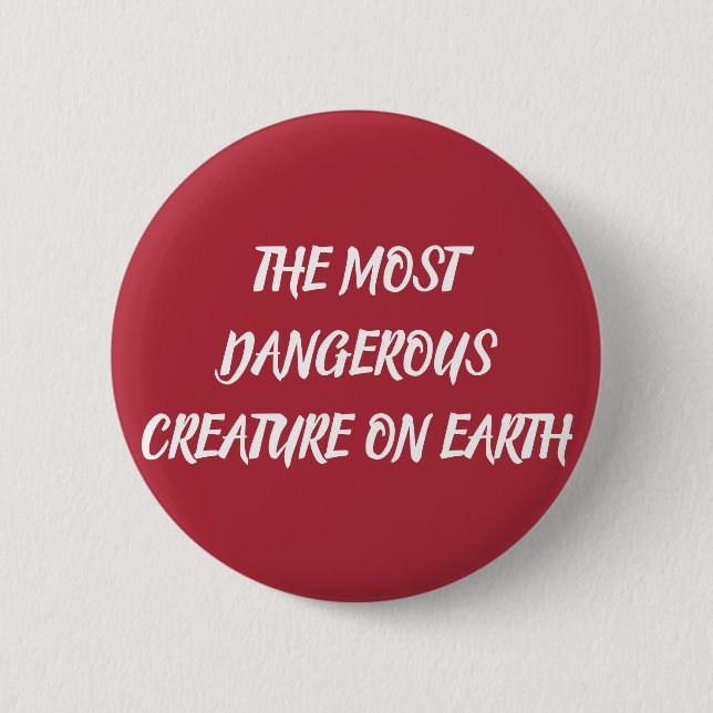 CHAPA REDONDA DE 5 CM THE MOST DANGEROUS CREATURE ON EARTH (Anverso)