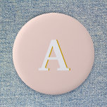 Chapa Redonda De 5 Cm Tipografía inicial de color rosa Rubor monograma<br><div class="desc">Un diseño inicial minimalista simple con una tipografía retro vintage en blanco con una sombra dorada sobre un fondo rosa rubor. La carta puede ser fácilmente personalizada para crear su propio diseño de monograma!</div>