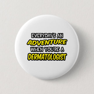Chapa Redonda De 5 Cm Todos los días es una aventura... Dermatólogo