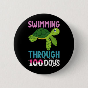 Chapa Redonda De 5 Cm Tortuga nadando a través de 100 días de escuela