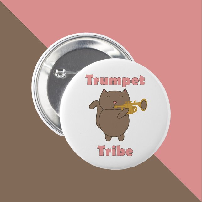 Chapa Redonda De 5 Cm Trumpet Tribe Cat Funny Pink (A pin with a brown cat playing the trumpet and the words trumpet tribe in pink.)