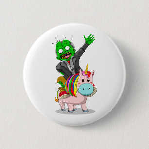 Chapa Redonda De 5 Cm Un zombi verde monta una unicornio rosa para