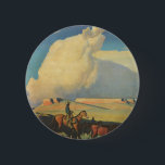 Chapa Redonda De 5 Cm Vaqueros vintage, Open Range de Maynard Dixon<br><div class="desc">Open Range (1942) de Maynard Dixon es una pintoresca pintura del paisaje de arte occidental de época. Un ranchero de vaqueros montando su caballo en las llanuras del suroeste. Él está acaparando sus vacas, toros y ganado en la pradera. Grandes nubes blancas llenan el cielo sobre los campos de la...</div>