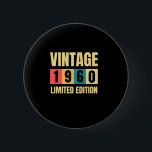 Chapa Redonda De 5 Cm Vintage 1960 60 años 60 Awesome 60 cumpleaños<br><div class="desc">Vintage 1960 60 años 60 Awesome 60 cumpleaños</div>