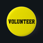 Chapa Redonda De 5 Cm Voluntario<br><div class="desc">Haz que tu equipo de voluntarios destaque entre la multitud. Haga clic en el botón personalizar para seleccionar un color de fondo diferente que coincida con el evento. Disponible en formas cuadradas y redondeadas con 5 tamaños redondos para elegir, entre 1-1/4 pulgadas hasta el botón colosal de 6 pulgadas! Hecho...</div>
