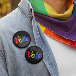 Chapa Redonda De 5 Cm Votar por las elecciones políticas del Orgullo Gay<br><div class="desc">Un lindo diseño de electores LGBTQ con VOTE escrito en arcoiris. Votar de azul apoya los derechos de los homosexuales.</div>
