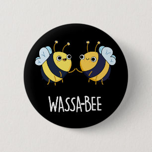 Chapa Redonda De 5 Cm Wassabee Funny Wasabi Bee Pun Dark BG