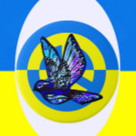 Chapa Redonda De 7 Cm Apoyo a la vibrante paloma de la paz en Ucrania<br><div class="desc">Botón Apoyo a Ucrania. Los colores de la bandera ucraniana,  adornados con un símbolo de paz y paloma. La paloma está llena de tonos azules,  morados y rosados,  que caen sobre los bloques de colores vivos amarillo y azul.</div>