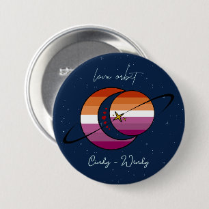 Chapa Redonda De 7 Cm Bandera Lesbiana de la Órbita del Amor Universo So