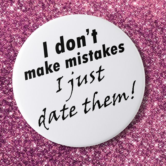 Chapa Redonda De 7 Cm Cita divertida diciendo botones chiste regalos div (A funny quote about dating with a black and white typography design. Customize for her or him!)