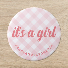Chapa Redonda De 7 Cm Es un Chica Gingham Baby Shower