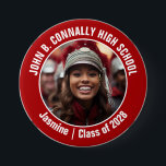 Chapa Redonda De 7 Cm Espíritu de escuela secundaria de foto de banda ro<br><div class="desc">Esta genial foto personalizada de la banda de marchas de la escuela secundaria muestra tipografía blanca de su equipo y nombre del jugador en un botón rojo. Personalice con la fotografía de su estudiante y el año de clase como un padre orgulloso. Una madre y un padre pueden usar estos...</div>