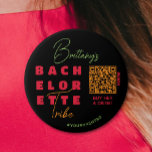 Chapa Redonda De 7 Cm Etiqueta de código QR de la tribu Bachelorette<br><div class="desc">El nombre de la novia con letras de moda, las palabras "tribu soltera", #yourhashtag, además de su código QR de Venmo para comprarle una bebida, estos botones son divertidos para darle a sus chicas de la fiesta de la soltera. ¡Un favor perfecto para tu tribu de novias! COINCIDIENDO elementos de...</div>